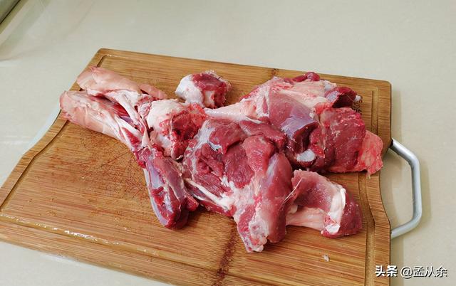 白切猪脚的做法，白切猪蹄的做法（这道广东菜白切猪手）