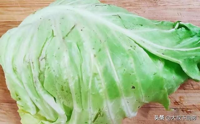 牛心菜怎么炒，菜心怎么炒好吃（大叔家的家常菜：牛心菜炒粉丝）