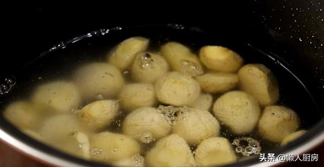 栗子饼的制作方法，栗子鸡蛋饼的制作方法（教你做一道甜而不腻的栗子饼）