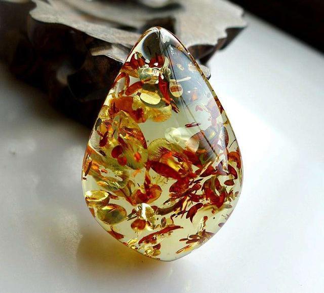 琥珀形成的条件，琥珀形成的四个条件是什么（最有文化底蕴的有机宝石——琥珀）