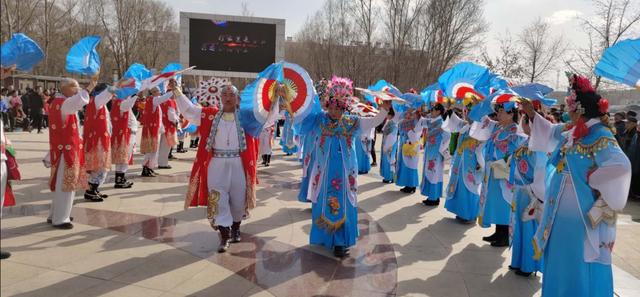 东北秧歌的风格特点，东北秧歌的风格特点是什么（东北大秧歌二人转）
