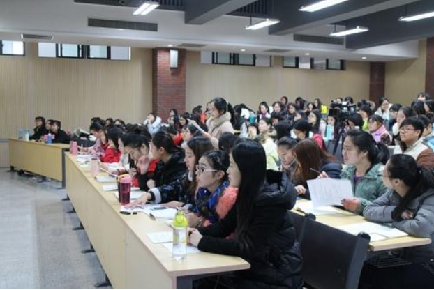 宾至如归 妇女之宝，宾至如归妇女之宝（大学生楔形字体走红网络）