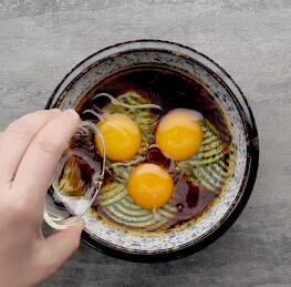 图片[3]-【酱油蒸全蛋】做法步骤图 营养翻倍 你一定没吃过！-起舞食谱网