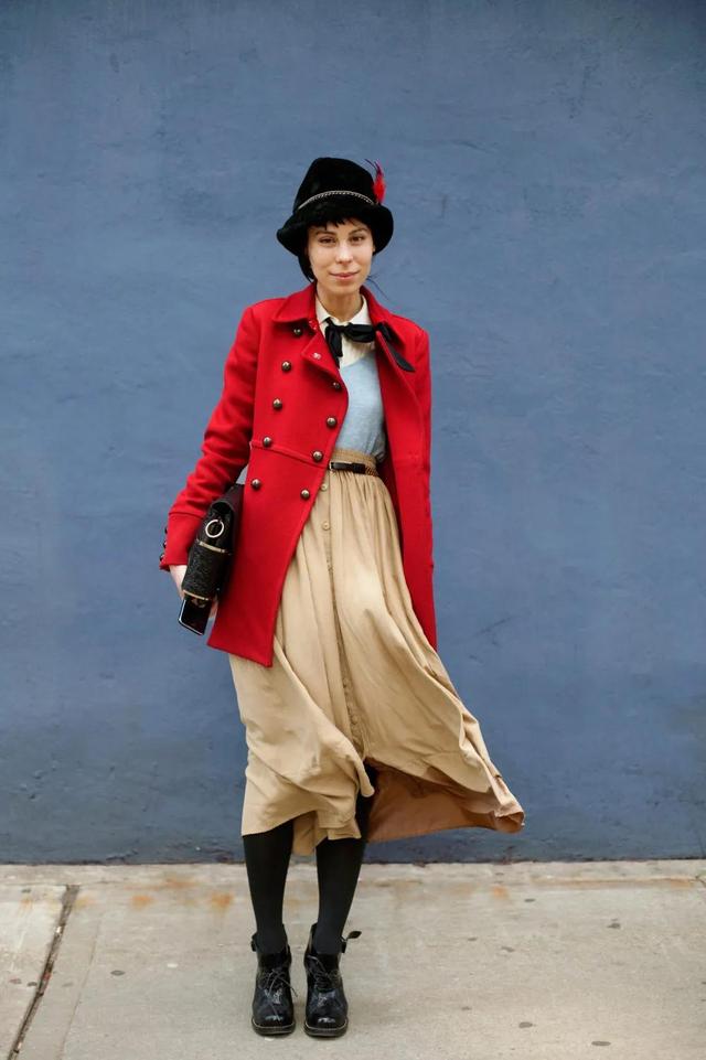 男生头大脸大适合戴什么帽子，头大的人适合戴什么帽子（“上头”显脸小又精致）