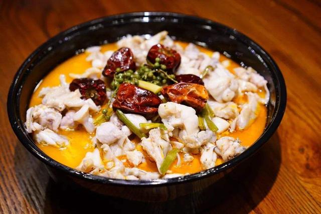 牛蛙是田鸡吗，牛蛙是癞蛤蟆吗（田鸡、牛蛙、青蛙分不清楚）