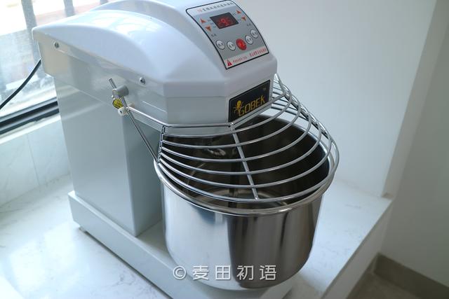 怎么挑选手动绞肉机，买绞肉机怎么选（教你如何选择人生中的第一台厨师机）