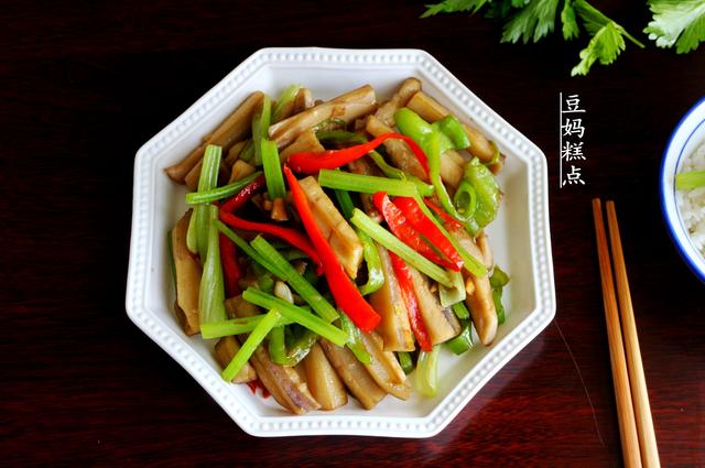 莲藕炒什么好吃，莲藕炒什么菜好吃又营养（记得多加这2样蔬菜）