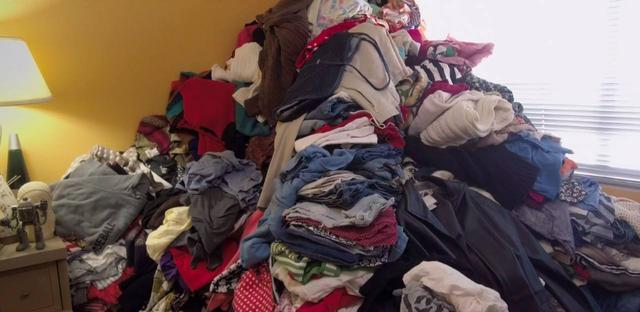 近藤麻理惠的收纳神器，衣柜里衣服通通搬出来