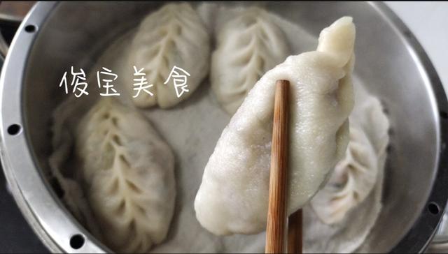 柳叶饺子的包法技巧，柳叶饺的包法图解步骤（比饺子省事。半烫面柔软又筋道。）
