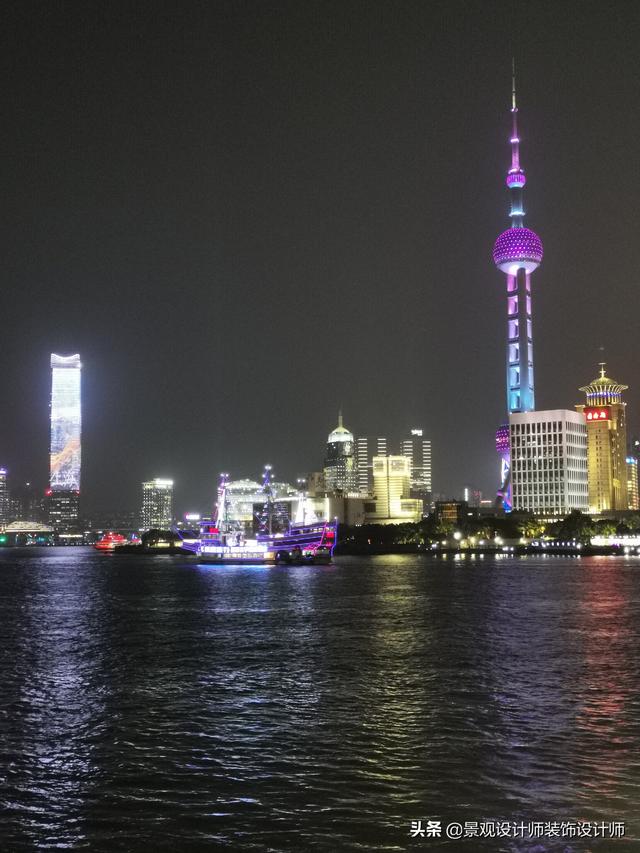 上海外滩夜景图片，外滩夜景美丽迷人让人流连忘返（上海市外滩夜景）