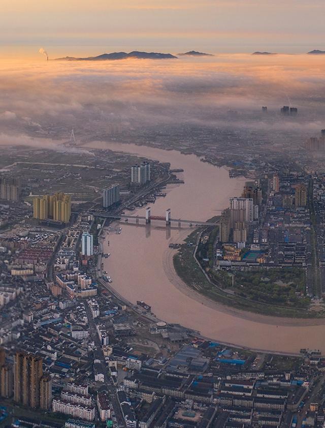 苍南县属于哪个市，苍南县是哪个市（评新成立的县级市浙江省温州市龙港市）