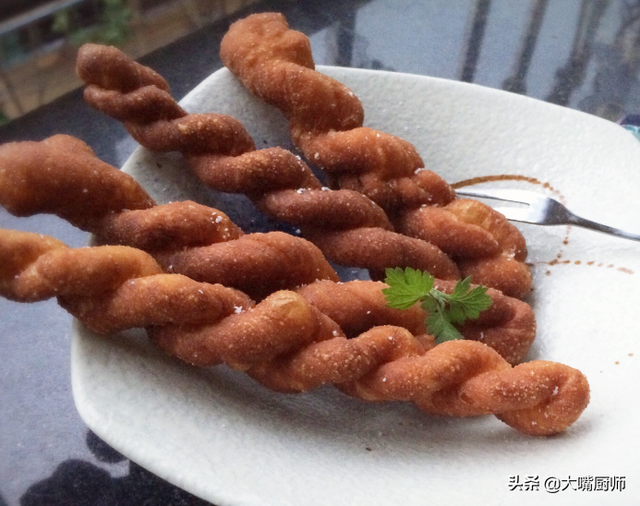 麻花怎么做才能又酥又脆，麻花怎么做又酥又脆教程（酥脆咸香的炸麻花）