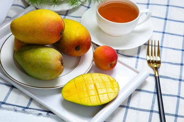 贵妃芒硬的可以吃吗，《硬的贵妃芒能吃吗》（贵妃芒果很硬）