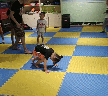 散打和自由搏击哪个更实用，自由搏击和散打哪个杀伤力大（搏击、武术、散打、跆拳道）