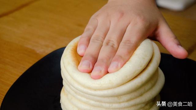 怎样做发面烧饼，怎么发面把烧饼烙得又软又好吃（新手零失败的发面饼做法）