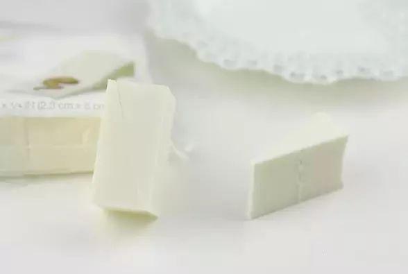 新粉扑的正确使用方法是什么，刚买的粉扑应该怎么用（一只“小小”的海绵粉扑居然有“百种”使用方法）