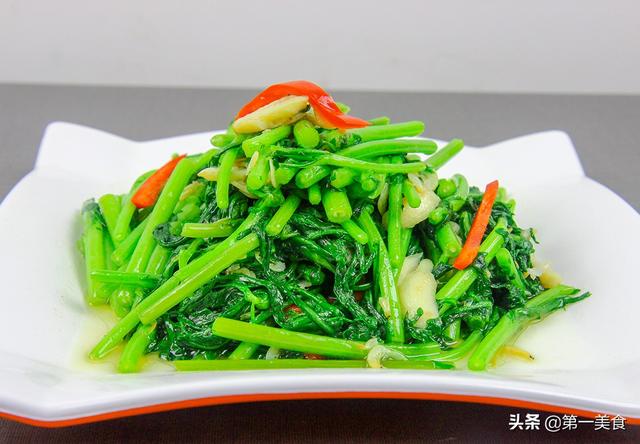 清炒茼蒿的家常做法，清炒茼蒿的做法（茼蒿炒的翠绿又不出水）