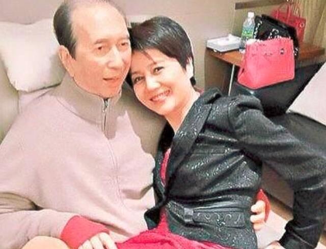 何鸿燊一夫四妻没有犯法吗？他遵循的是清朝律例
