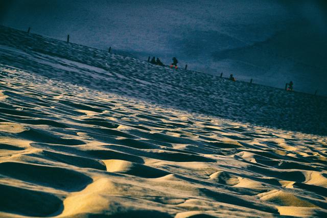 月牙泉是哪个城市的，月牙泉是哪个城市的别称（月牙泉是天的镜子沙漠的眼）