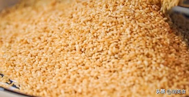 芝麻酱的做法简单自制，调芝麻酱最简单的方法（5块钱自己做一大瓶）