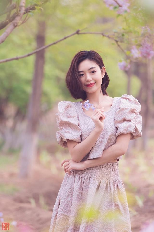 记住12个拍照姿势动作，拍照动作叫什么POS（经典好看的8个拍照姿势）