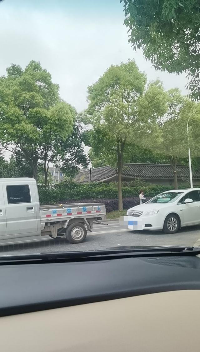 车辆登记证书图片，机动车登记证书编号介绍（机动车登记证书遗失补办）