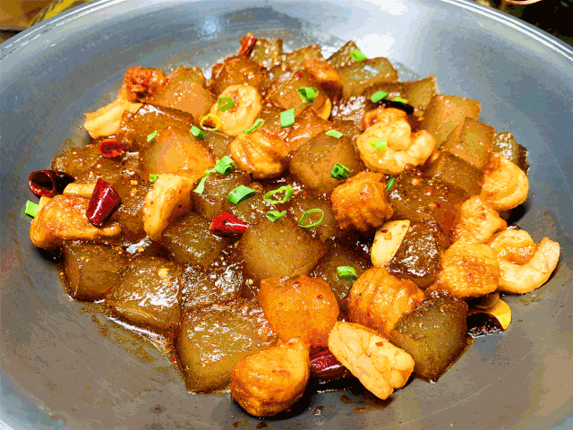 阿瓦山寨鱼头做法，阿瓦山寨鱼头的做法（太原一折指南带你去阿瓦山寨）