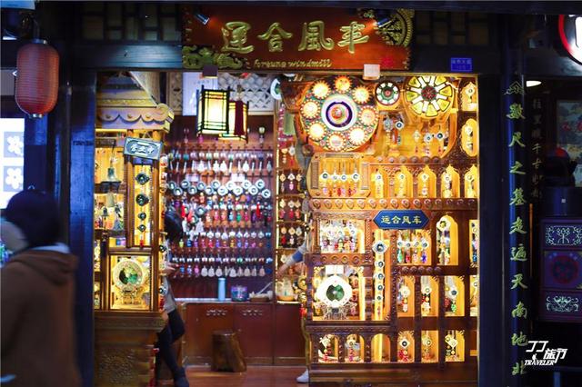 锦里在成都哪里，锦里位于成都哪里（全国十大城市商业步行街的成都锦里）