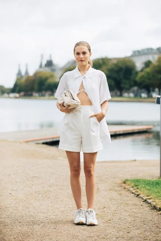 腿粗穿什么短裤，腿粗应该穿什么样的短裤（显瘦竟靠一条“大短裤”）