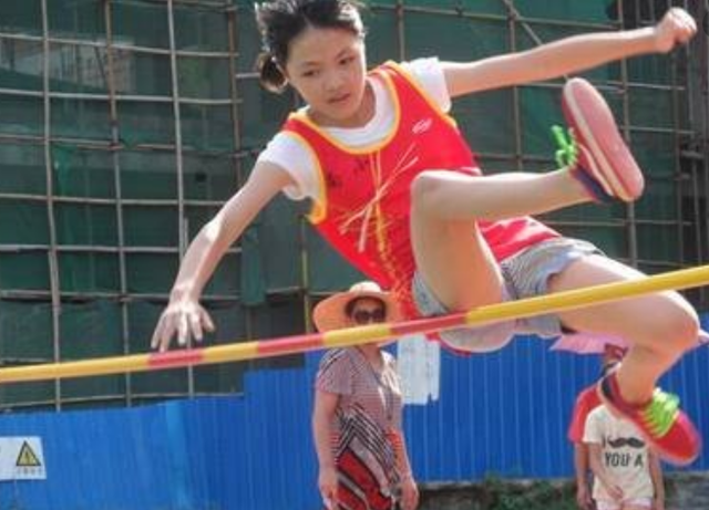 运动会加油稿50字，运动会加油稿50字集合（一份来自小学生的春季田径运动会广播加油稿大全）