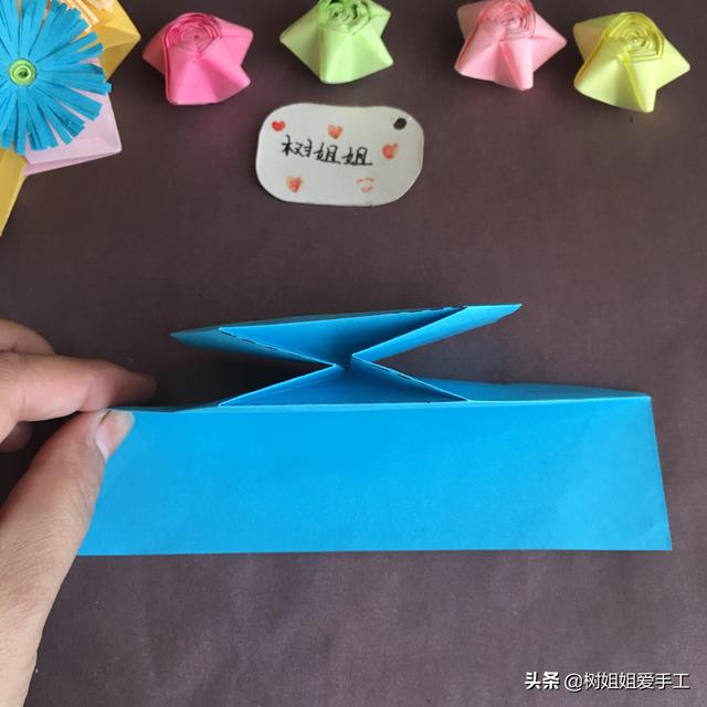 手工折爱心折法，手工折爱心教程（实用折纸：双爱心书签）