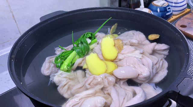 猪大肠的做法大全视频，猪大肠怎么做的最好吃（肥肠怎么洗，才干净无腥臭味）