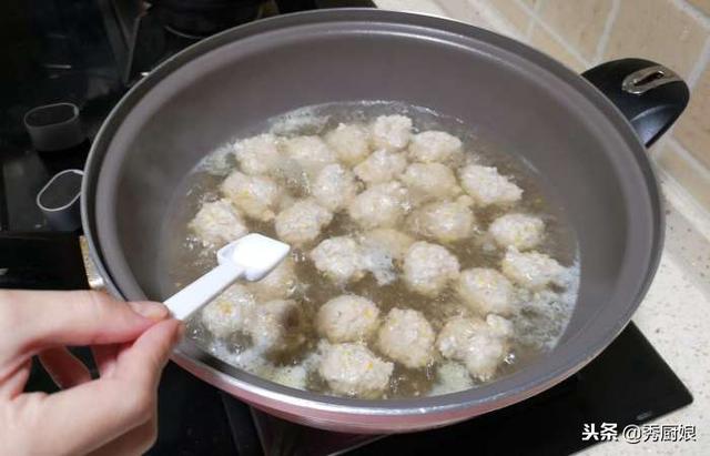 水煮肉丸子的做法，水煮肉丸子怎么做（清水肉丸汤新做法）
