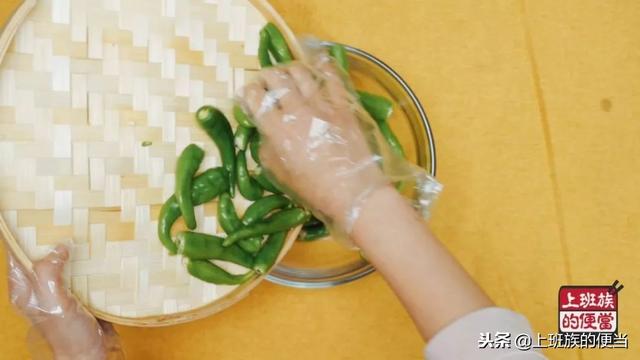 辣椒好吃下饭的做法，辣椒这样做比肉还香