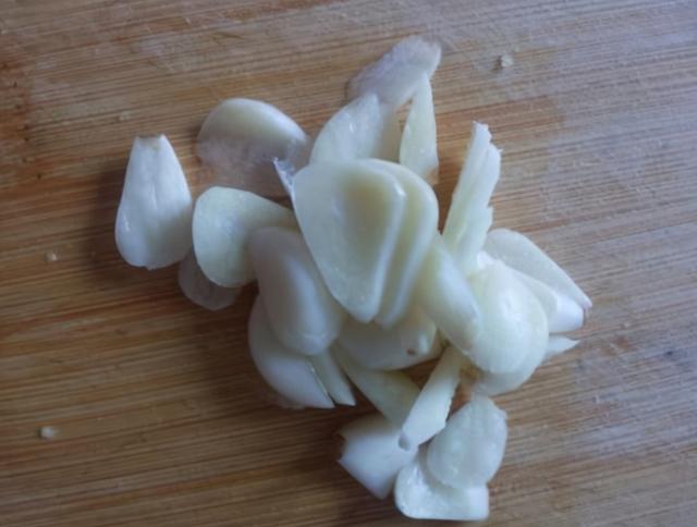 白玉菇不焯水有毒吗，白玉菇做汤用焯水吗（白玉菇这样做太美味了）