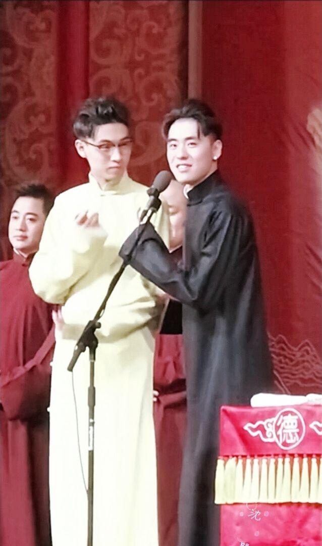 德云社烧饼身高多少，相声演员烧饼身高多少（有几个师父真的要跳起来才能打到头）