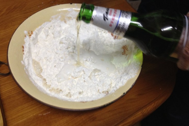 炸茄盒面糊怎么调，炸茄盒的面糊怎么调酥脆（挂糊的关键是3样）