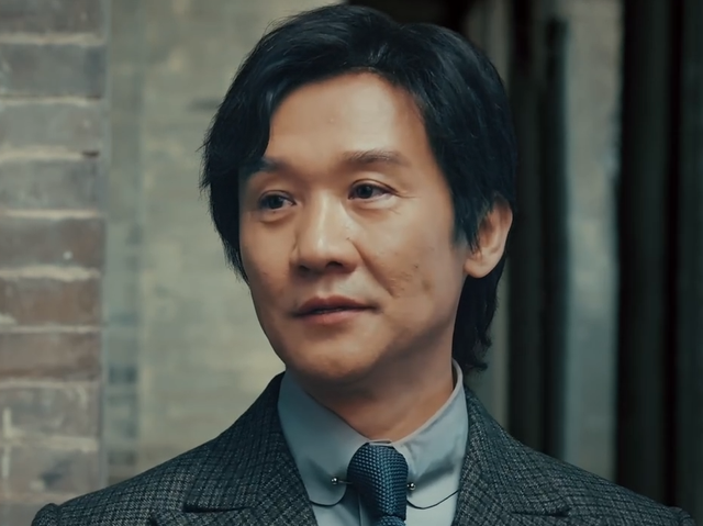 1,《光荣时代》是由刘海波执导,张译,黄志忠,潘之琳,薛佳凝领衔主演的