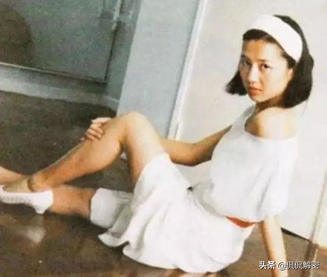 何超琼年轻时候的图片，何超琼年轻时照片（老照片还原何超琼和四太梁安琪的真实容貌）