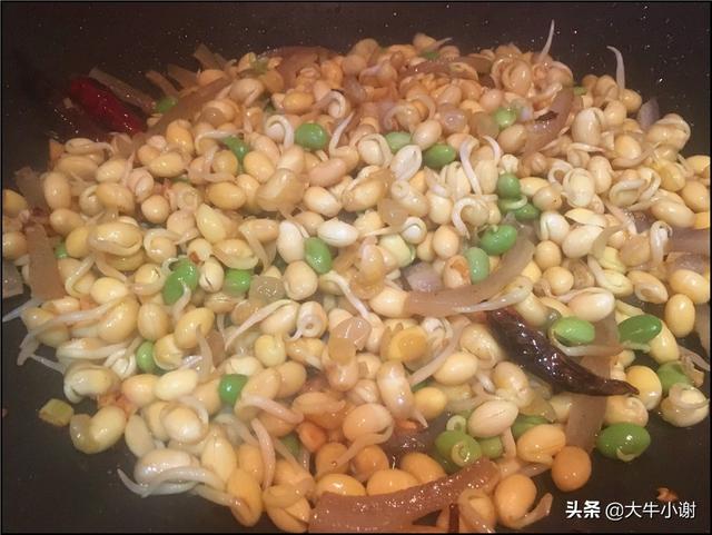 猪皮的做法 黄豆芽炒猪皮的做法，猪皮的做法（富含胶原蛋白、维生素C）