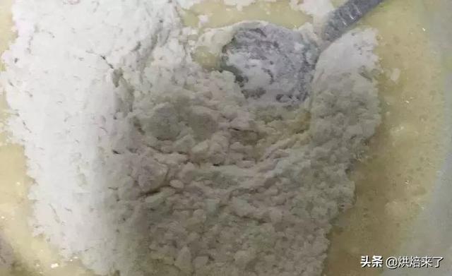  动物奶油怎么打发，手工淡奶油打发教程（奶油受不了~~夏季奶油打法的问题与技巧） 