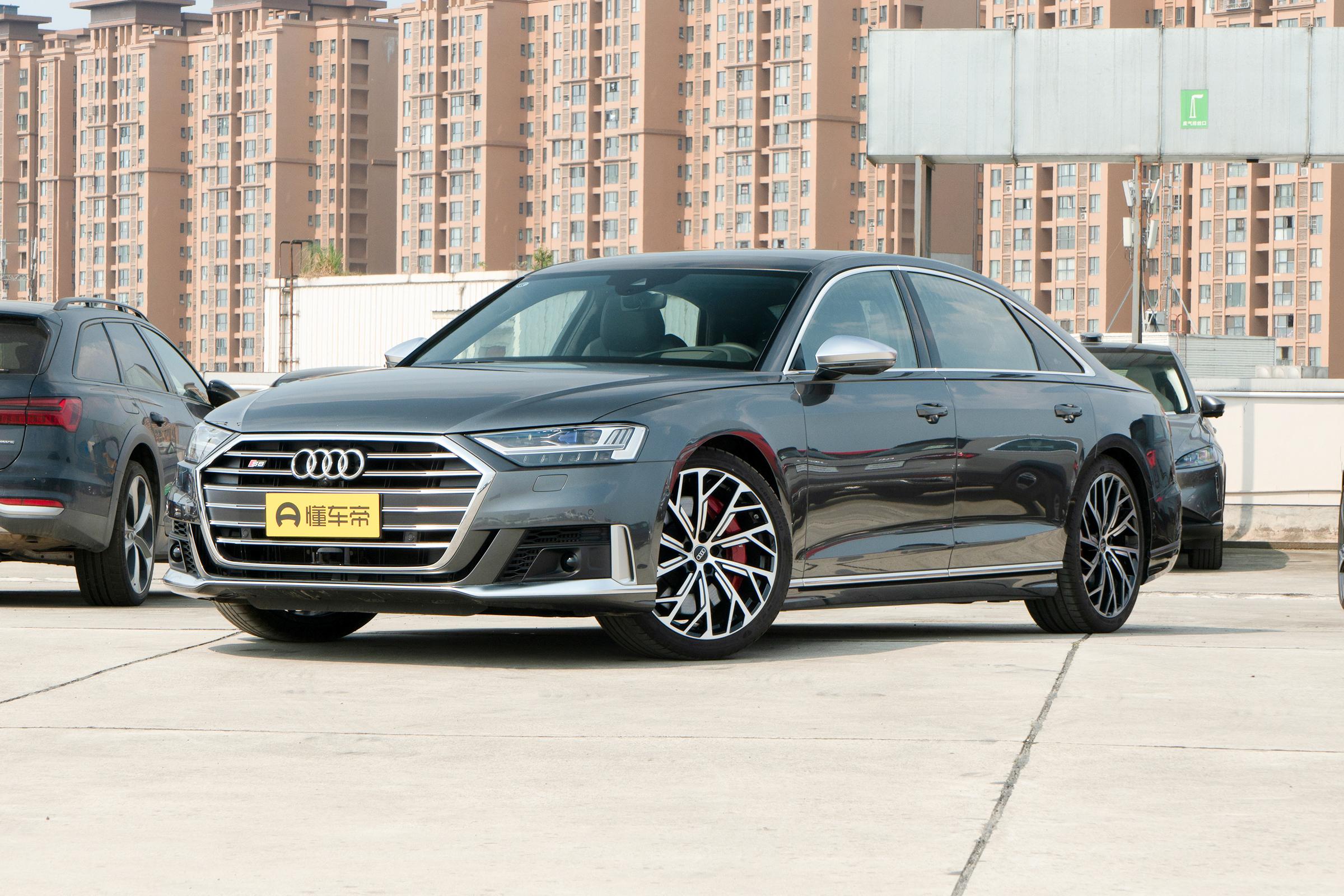 奥迪s8评测（评测2022款奥迪S8，配4.0T发动机，超快加速，享受奢华空间）