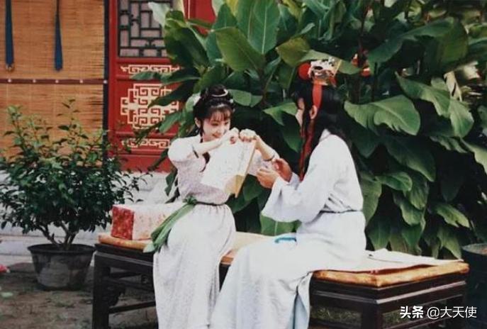 《红楼梦》中秦可卿的死，为什么让贾宝玉如此伤心到吐血？