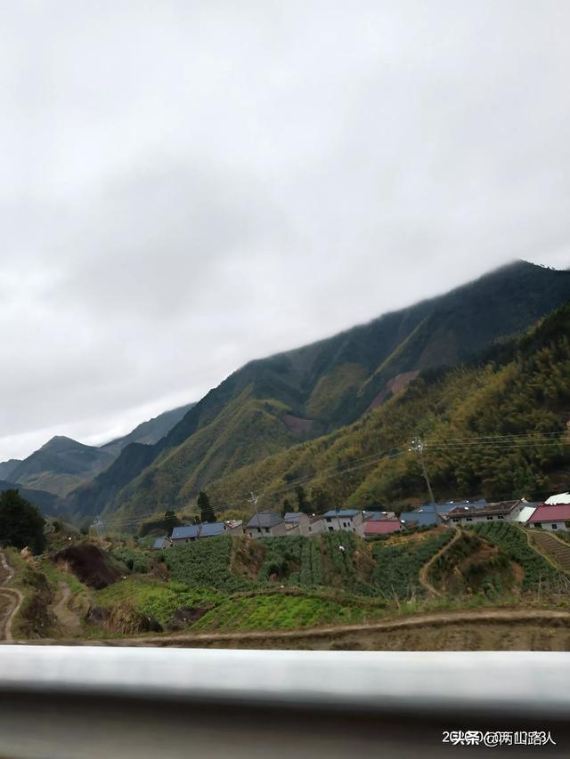 天尊黄金叶多少钱一包,天尊黄金叶多少钱一包图片(高山精品黄金叶,晚上见成品) 天尊黄金叶多少钱一包,天尊黄金叶多少钱一包图片(高山精品黄金叶,晚上见成品)