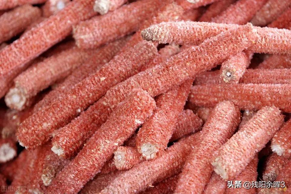 农村人用来烧火的玉米芯，如今有人高价收购，这东西能用来干嘛？
