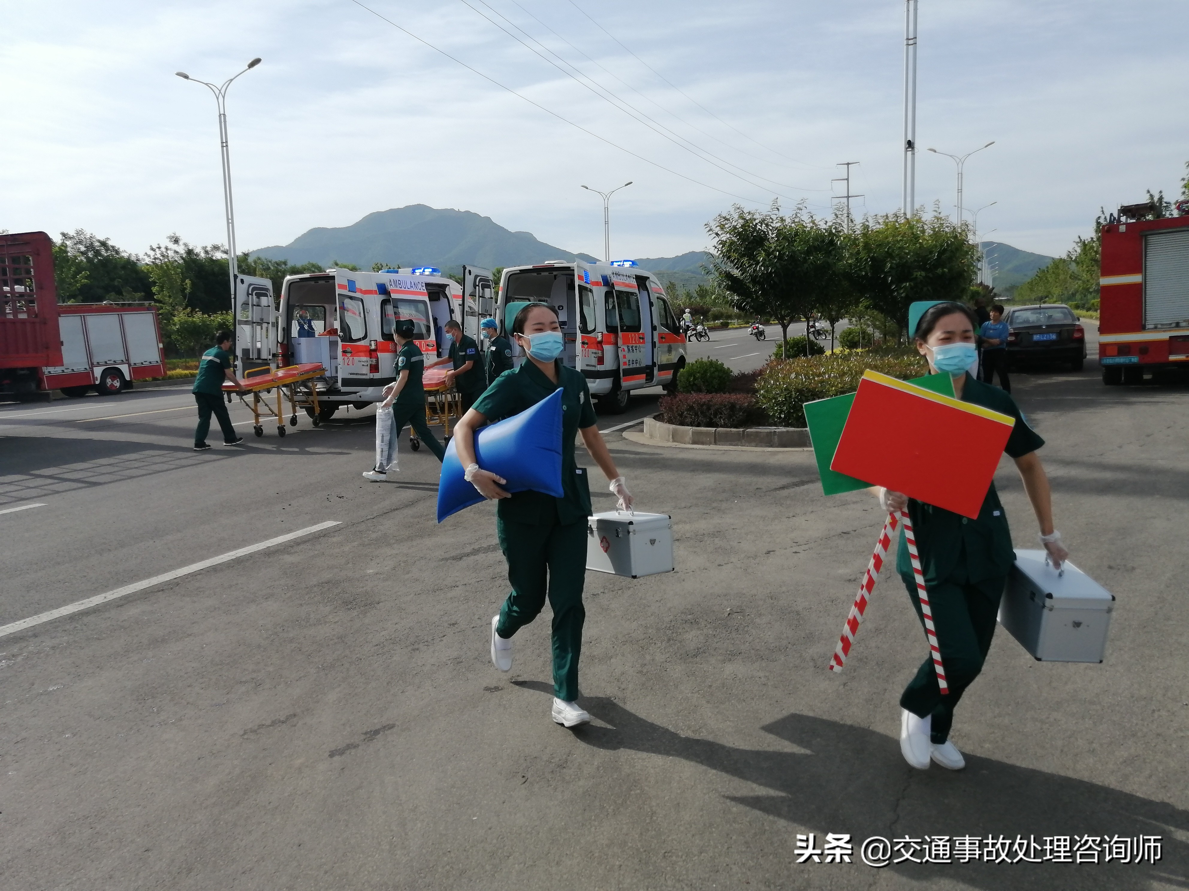 借车给有证朋友去吃喜酒，朋友大醉给无证亲人驾驶，出车祸朋友与亲人死亡，我有事吗？
