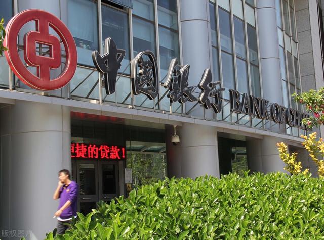 柜台取钱一次性可以取多少，柜台取钱一次性能取多少（一次性从银行取走5000万会怎么样）