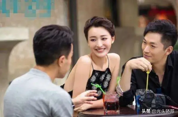 什么的目光 填词语，什么样的目光投向什么样的角落（别样的目光）