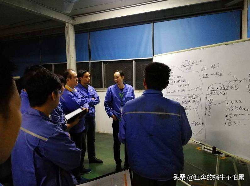 工厂接到一批急活，利润也不太高，可是工人就是不愿意加班赶货，上头急着要货怎么办？