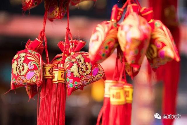 春节作文300字三年级，三年级春节作文300字（把农历的正月初一定为春节。）